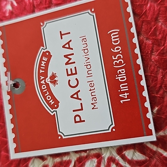 Set of 8 Holiday Ti m e snowflake red round placemats. - Picture 2 of 3
